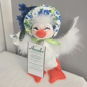 Annalee White Duck Easter Felt Figurine Bonnet W Flowers Bouquet Anthropomorphic